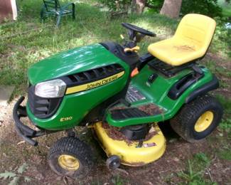 JD E130 LAWN TRACTOR