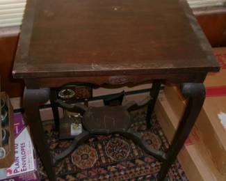 OAK TABLE