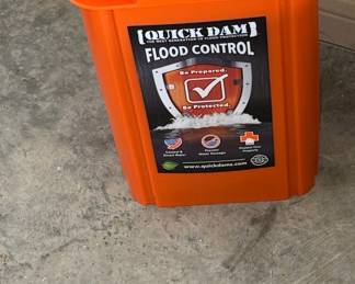Quick Dam Grab & Go Flood Control Kit Bucket