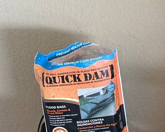 Quick Dam Water Activated Flood Bags (6-Pack)
