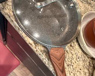Kruger & Matz Non-Stick Frying Pan with Glass Lid