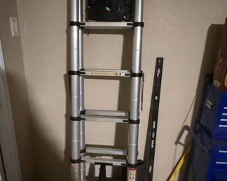 VEVOR 12.5 ft. Aluminum Telescoping Ladder