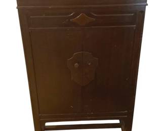 341 - Vintage Victor Victrola Talking Machine Phonograph (Description): 20 x 19.5 x 37 - missing knob on door Used as is electric/electronic/mechanical item. No guarantee all components, untested.