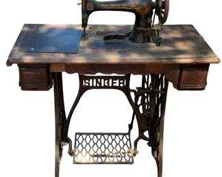 78 - Singer Sewing Machine w/ Table - 39 x 35 x 16.5