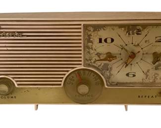 338 - Vtg Arvin Model 5583 Plastic Tube AM Clock Radio (Description): 13.5 x 4 x 8 - shows wear commensurate with age Used as is electric/electronic/mechanical item. No guarantee all components, untested.