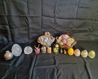 Decorative Collection Fine Sculptures, Crystal, and Festive Ornaments