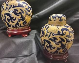 2 HandPainted Blue Gold Porcelain Ginger Jars Yi Lin Art Treasures of China