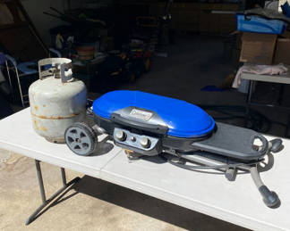 Lot 118: Portable Gas Grill on Cart and Tanks