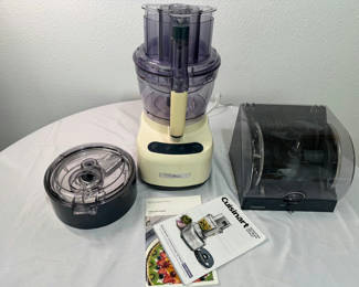 Lot 67: Cuisinart blender and food processor with attachments