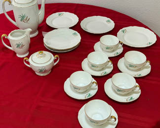 Lot 32: Mid-Century Eamag Schönwald Porcelain Set