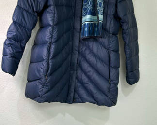 Lot 86: Navy blue Lands' End puffer coat with Adrienne Landau Studio scarf, brown cap and gloves