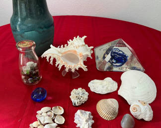 Lot 56: Seashells, vase, and decorative glass objects