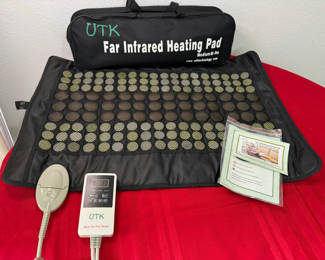 Lot 58: UTK Far Infrared Heating Pad with Controller and Case