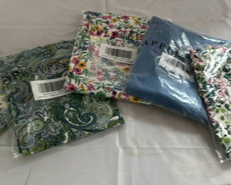 Lot 89: Women’s Tops