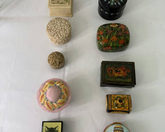 Lot 97: Assorted decorative boxes and trinket boxes