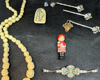 Lot 182: Vintage Jewelry