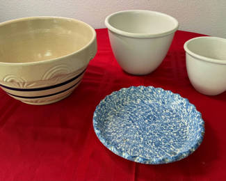 Lot 51: Farmhouse Ceramic bowls and plate set