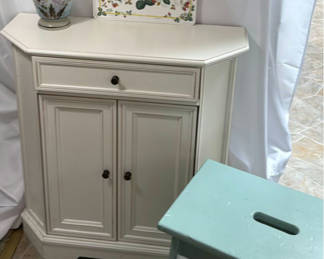 Lot 16: A White Cabinet, Stool and a Vase