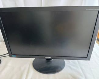 Lot 159: Samsung SyncMaster S24B30BL 24-Inch Full HD LED Monitor