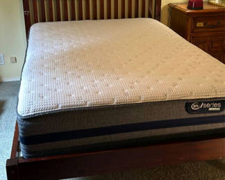 Lot 13: Wooden Bed frame, Serta Mattress