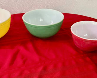 Lot 36: Vintage Pyrex Kitchen Collection - 6-Piece Pastel & Primary Set