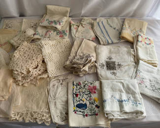 Lot 152: Assorted embroidered vintage linen textiles and fabrics