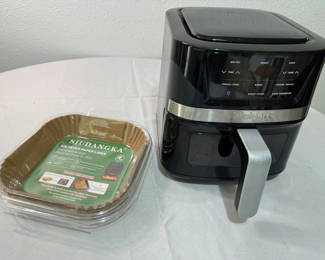 Lot 127: Cuisinart Air fryer with paper liner