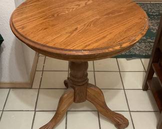 Round claw foot table-24x28
