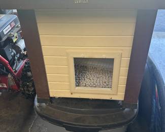 GARAGE CAT HOUSE