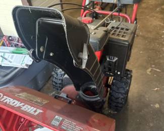 GARAGE TROY BILT SNOW BLOWER