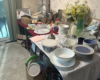 DISHES TUPPERWARE COOKWARE