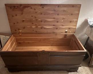 FURNITURE CEDAR CHEST OPEN