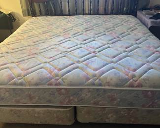 FURNITURE KING SIZE BED