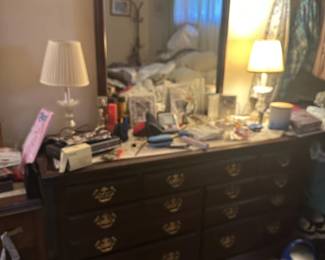 FURNITURE DRESSER WMIRROR