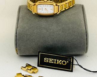  Seiko Gold-Tone Ladies Quartz Watch Model 488092 with Integrated Bracelet