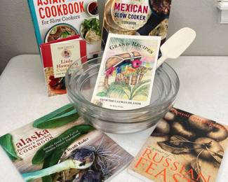  COOKING AROUND THE WORLD 3 pc Clear Glass Mixing Bowls Set Cookbooks OXO Spoon