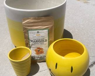  Ceramic Yellow Smiley Face Planter Pot Ribbed Small Yellow Vase Marigold Seeds Pack
