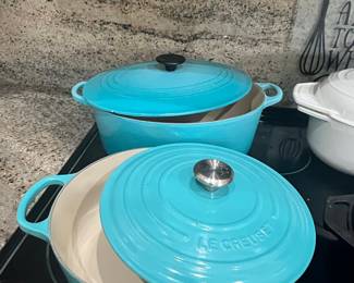 Le Creuset Signature Round Dutch Oven in Caribbean Blue
