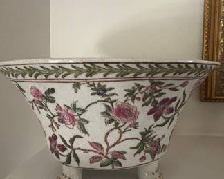 Chinese Export Porcelain Planter Bowl