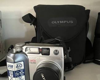 Olympus CAMEDIA C-4000 ZOOM Digital Camera