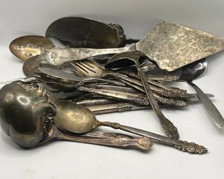 Silverplate & Silver Tone Cutlery Mystery Lot