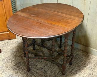 Intricate Legs Drop Leaf Table