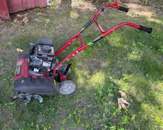 Earthquake Versa front-tine tiller equipped with Viper engine