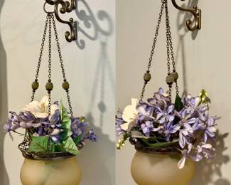 (2) Hanging Wall Holders