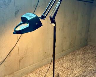 Adjustable Work Light With Wheels