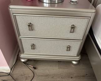 Diva II Platinum Drawer Nightstand