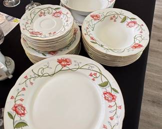 Villeroy Boch Albertina Porcelain Dinnerware Set