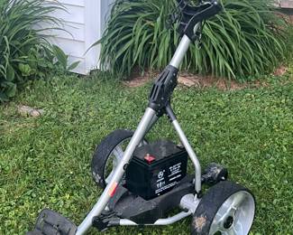 Self propelled golf bag cart