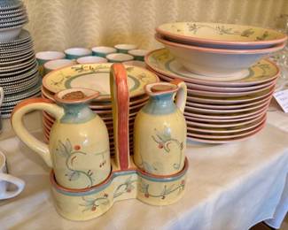 Decorative dinnerware
