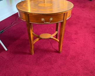 End table/nightstand